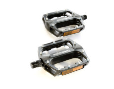 Педали Green Cycle GPD-M401, алюминивые со стальными шипами, шариковые подшипники, ось 9/16" бористая сталь (размер 108х100х24) 404 грамм